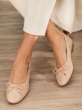 Nude Shine Patent Round Toe Ballet Flats Bow Dress Shoe Women’s 8.5